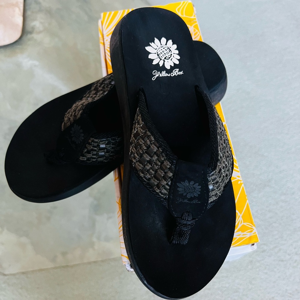 Yellow Box Gracia Sandal NIB 🩴 🖤